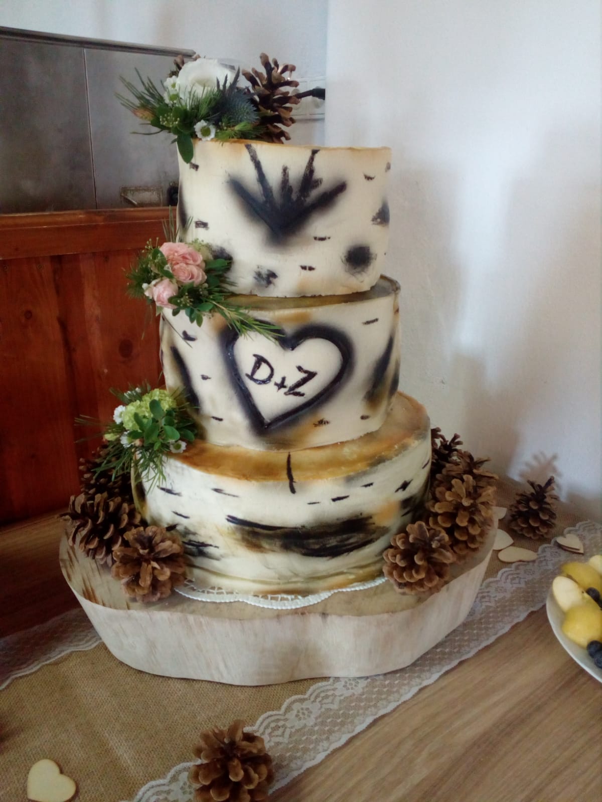 svatební lesní dort